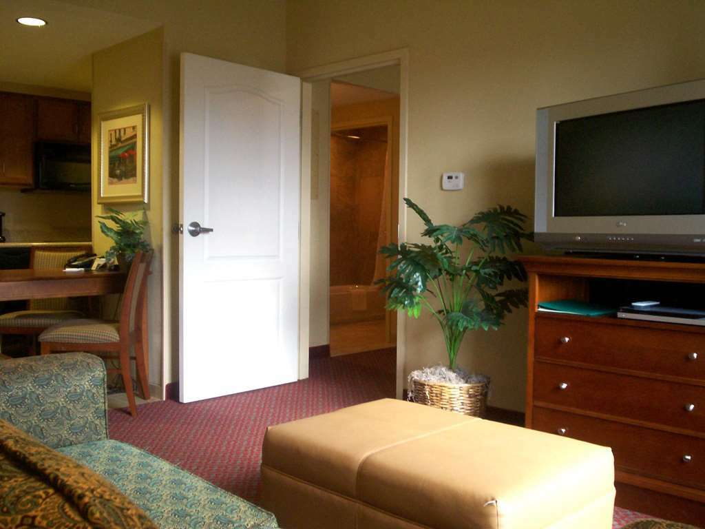 Homewood Suites Champaign-Urbana Room photo